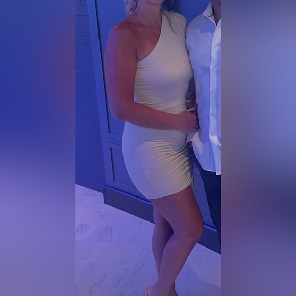 Michael Costello X Revolve Elegant One-Shoulder Cream Dress - Picture 4 of 6